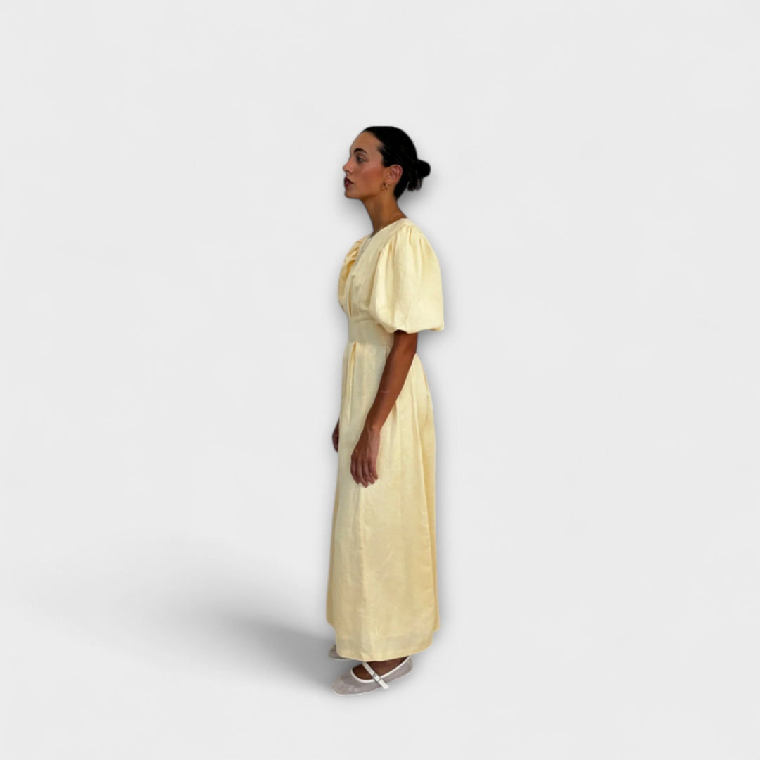 Josephine - Maxi obleka v masleni rumeni barvi z zračnim dizajnom