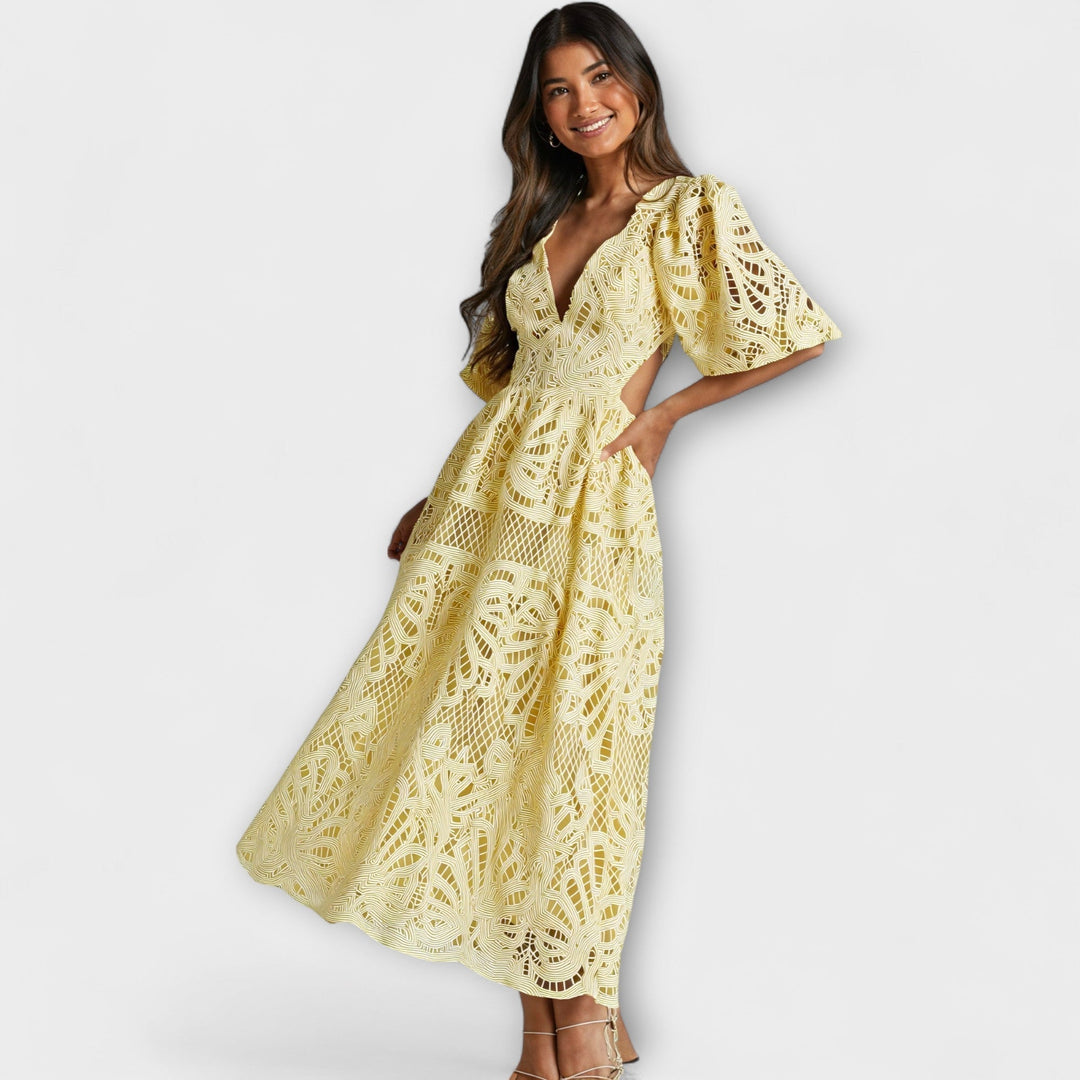 Elegantne obleke z nežnimi detajli